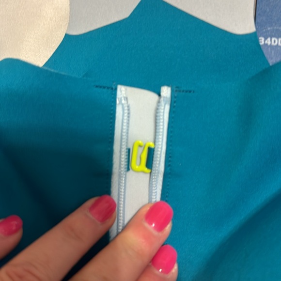 Brooks Sports Bra - 34DD/E - Picture 4 of 7